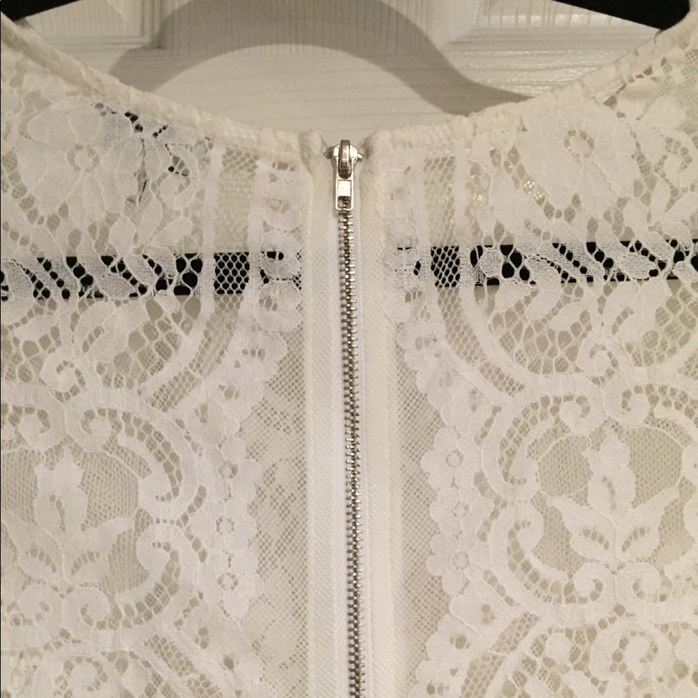 HOST PICK Tobi white lace crop top. - Picture 7 of 9